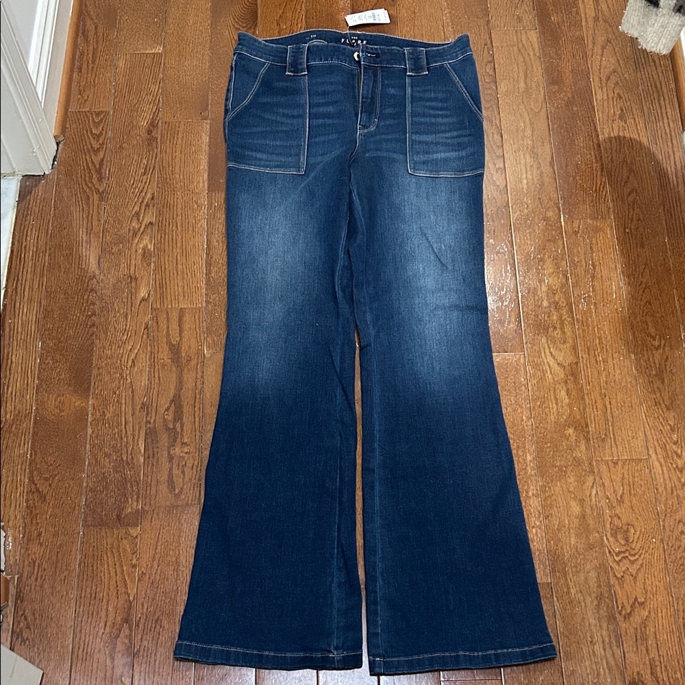 NWT White House Black Market classic flare size 10